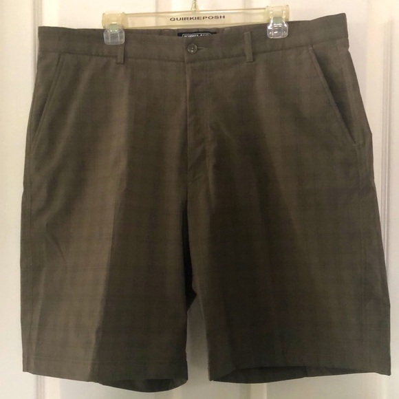 Men’s Shorts Size 38 Sage Green Kirkland Signature Brand Mint Condition - Picture 1 of 8